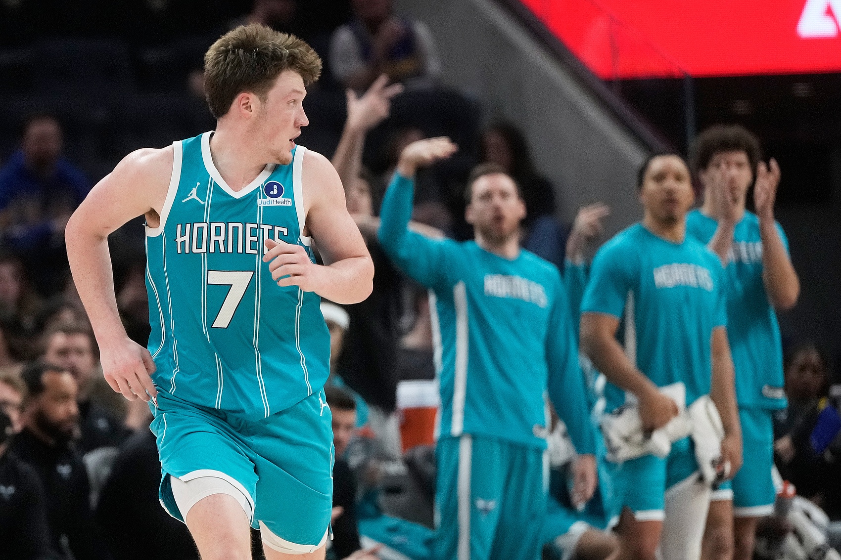 百家乐玩法-【菜鸟】杨瀚森DNP 克尼佩尔12分8板6助2断 乐福14投11分三分7中1