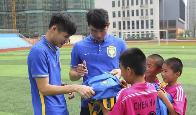 百家乐游戏网站-中超冠军队“大逃亡”还剩2+2悬念 4大功勋前景迷茫