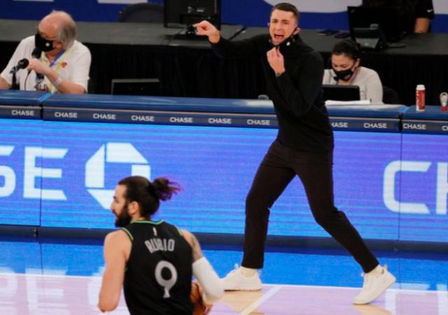 狼队联盟垫底紧急撤换桑德斯 利拉德为一人鸣不平